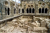 scavi archeologici nel giardino del chiostro della cattedrale